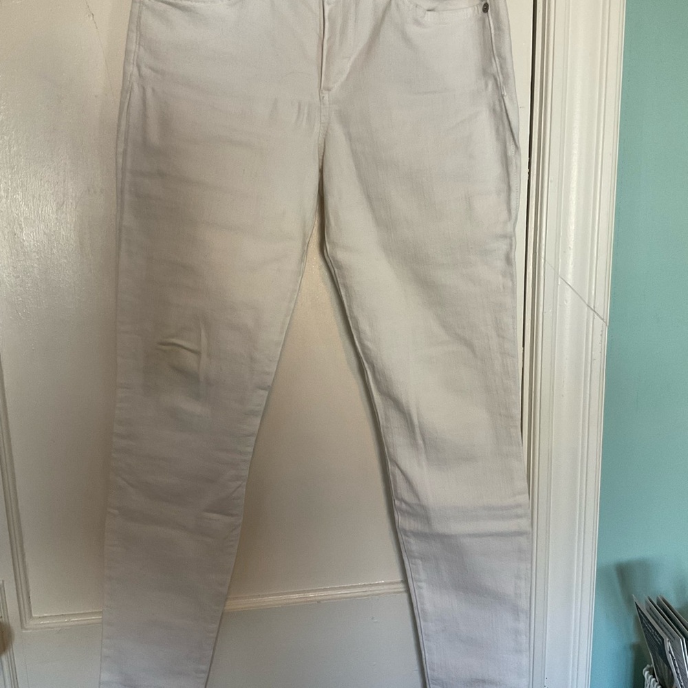 Joe’s skinny white jean.